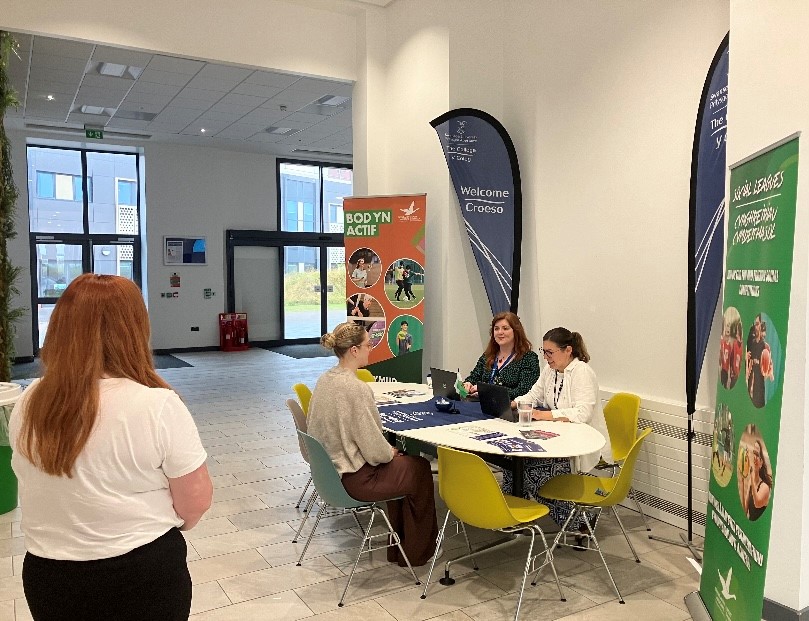 Student talking to a member of the Student Life and Education Services Team at The College's Help Desk.