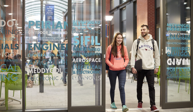 Students walking through Engineering Central