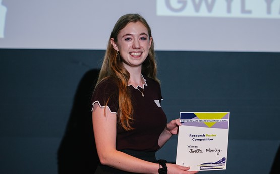 women with long hair holds certificate